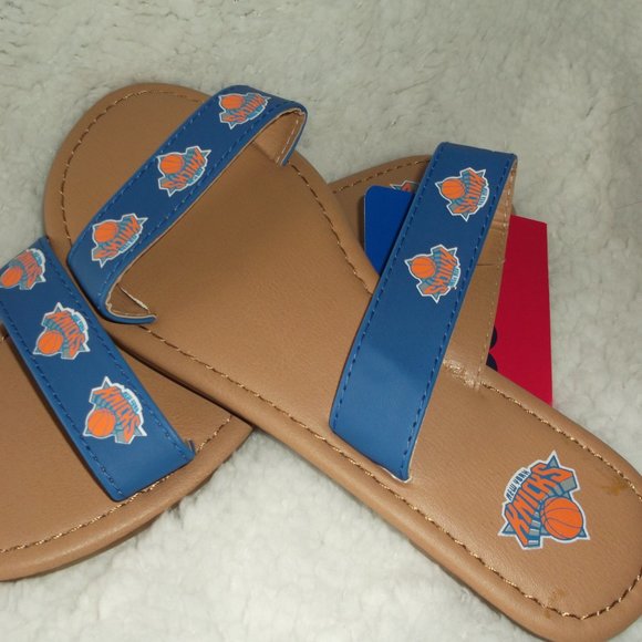 NWT - New York Knicks Double Strap Sandals - Small (5/6) - Picture 7 of 11